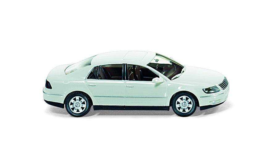 VW Phaeton campanella white