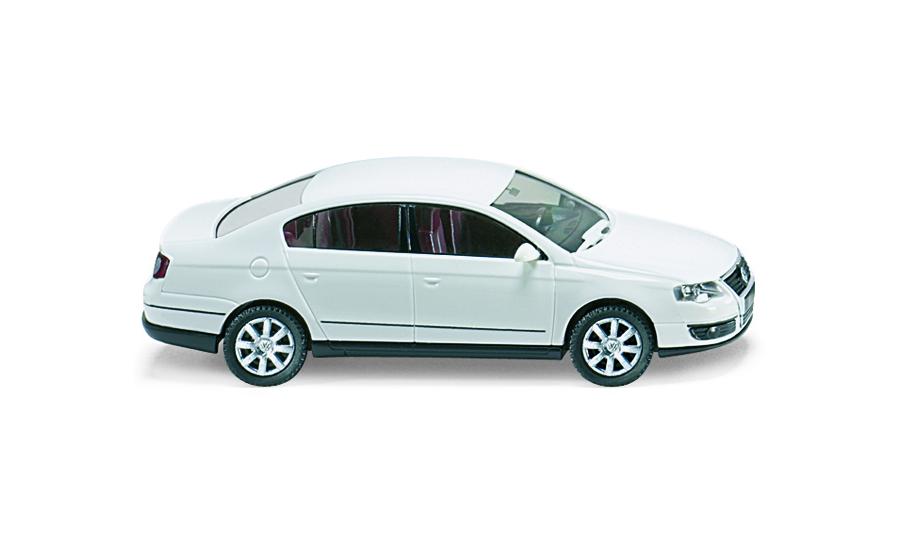 VW Passat Limousine white candy white