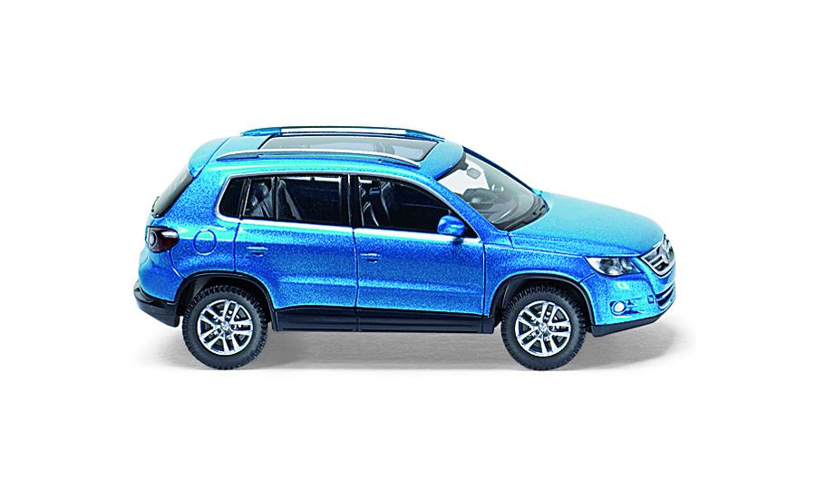 VW Tiguan with sunroof blue catalina blue metallic