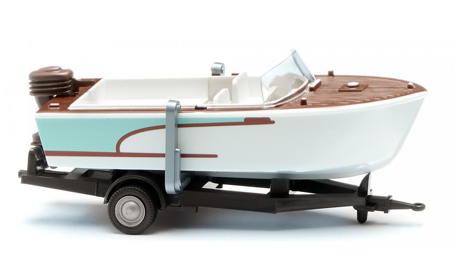 Motorboot auf Anhänger