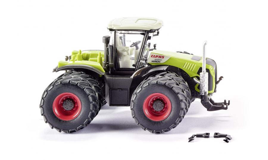 Claas Xerion 5000 mit Zwillingsbereifung