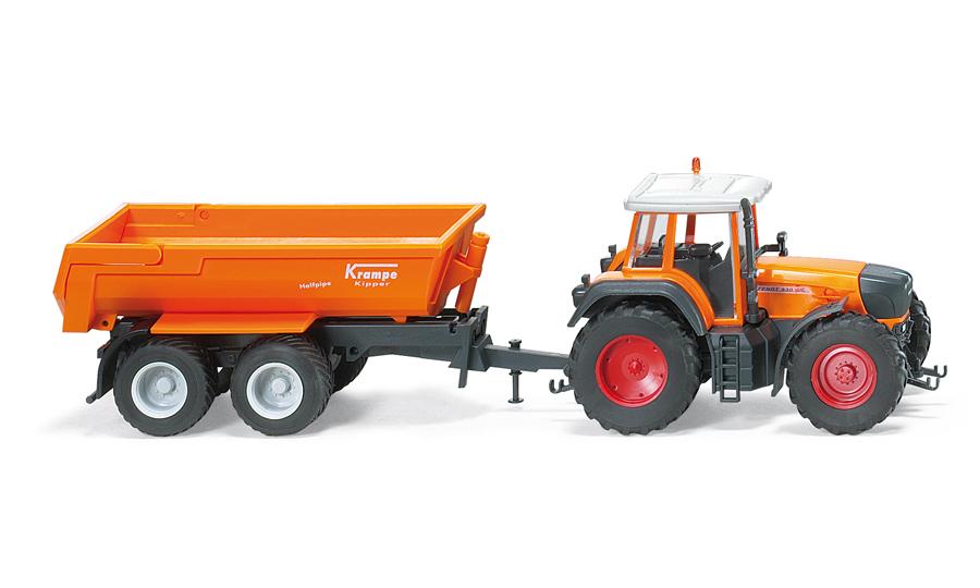 Fendt 930 Vario with trailer