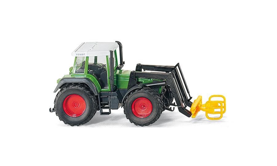 Fendt Favorit 926 mit Ballengreifer