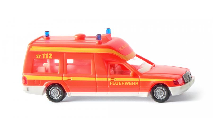 Feuerwehr - Krankenwagen (MB Binz) - tagesleuchtrot