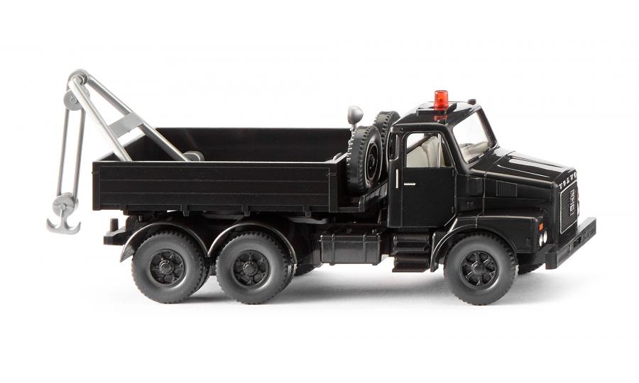 Towing vehicle (Volvo N10) - black