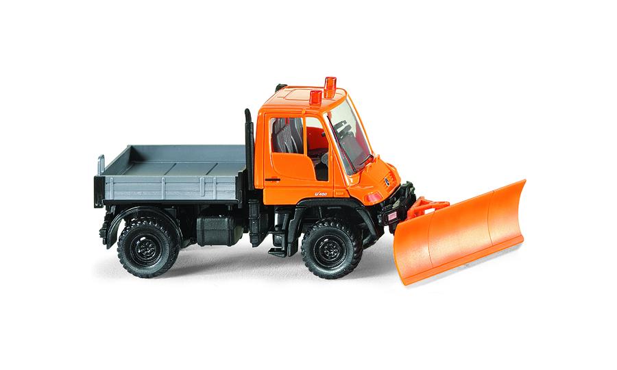 Unimog U 400 with snow plough