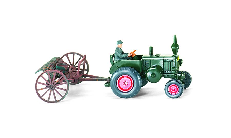 Schlepprechen mit Traktor Lanz Bulldog