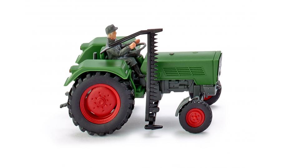 Fendt Farmer 2S mit Mähwerk u. Fahrer