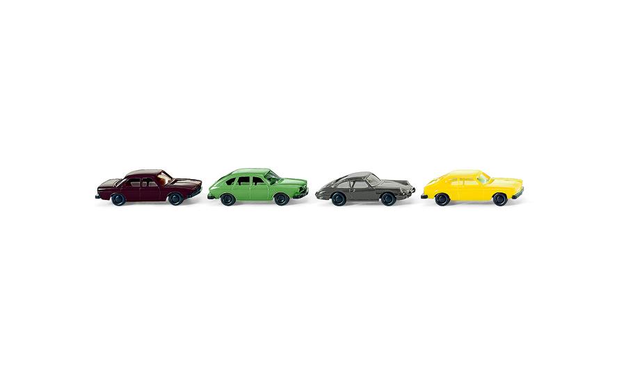 Vier Personenwagen - Audi 100 VW 411-Porsche 911-Ford Capri