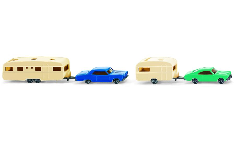 Car/caravan combinations blue/turquoise